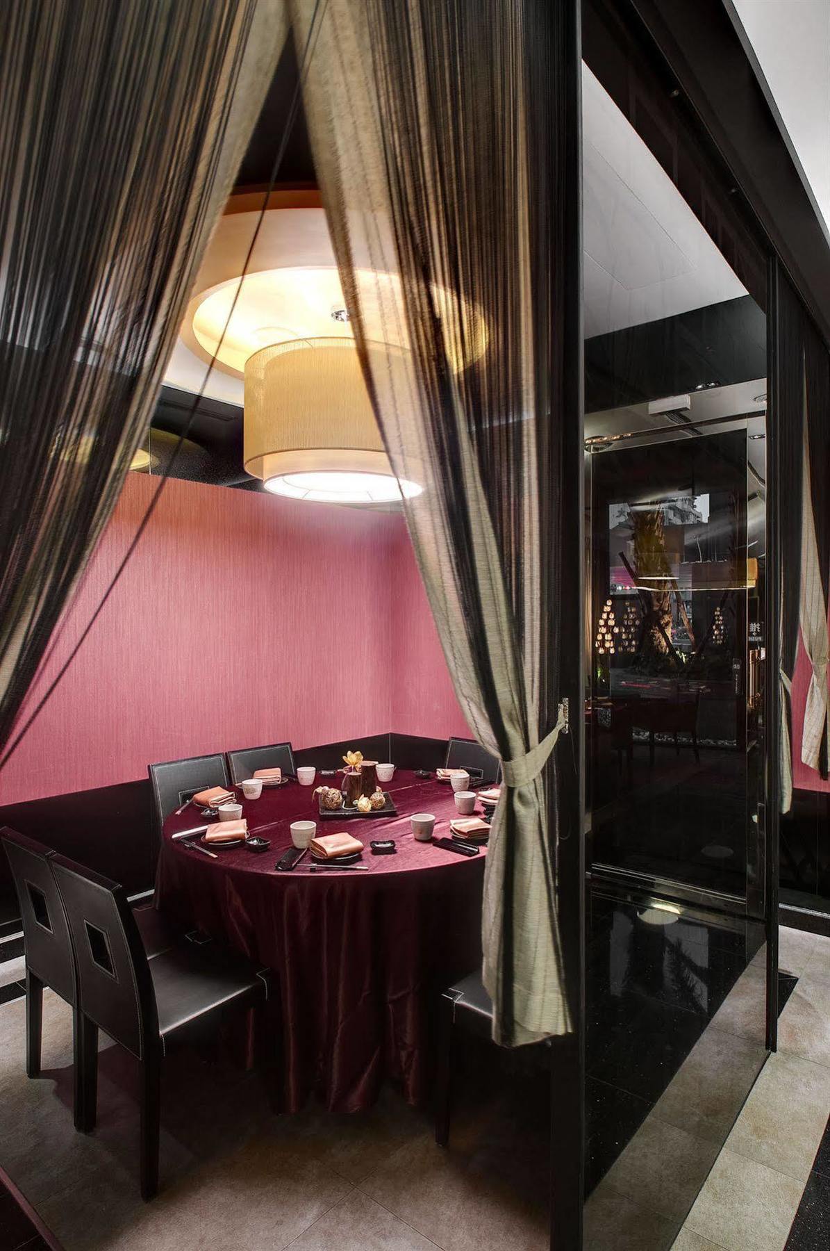 Taipei Garden Hotel - Ximending Exterior foto A private dining room at a restaurant in Hong Kong