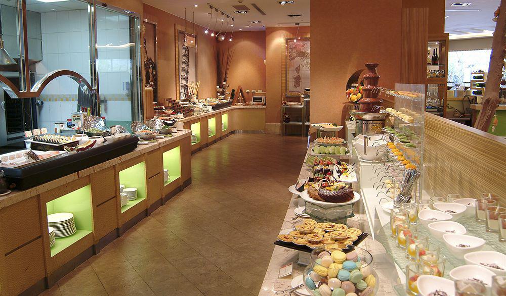Taipei Garden Hotel - Ximending Exterior foto A buffet at a hotel